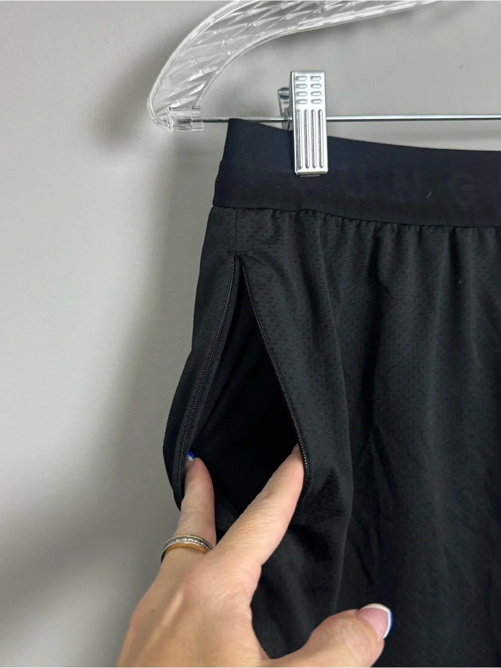 YOUNG LA | Black Mesh Double Layer Athletic Shorts Men’s Size Large